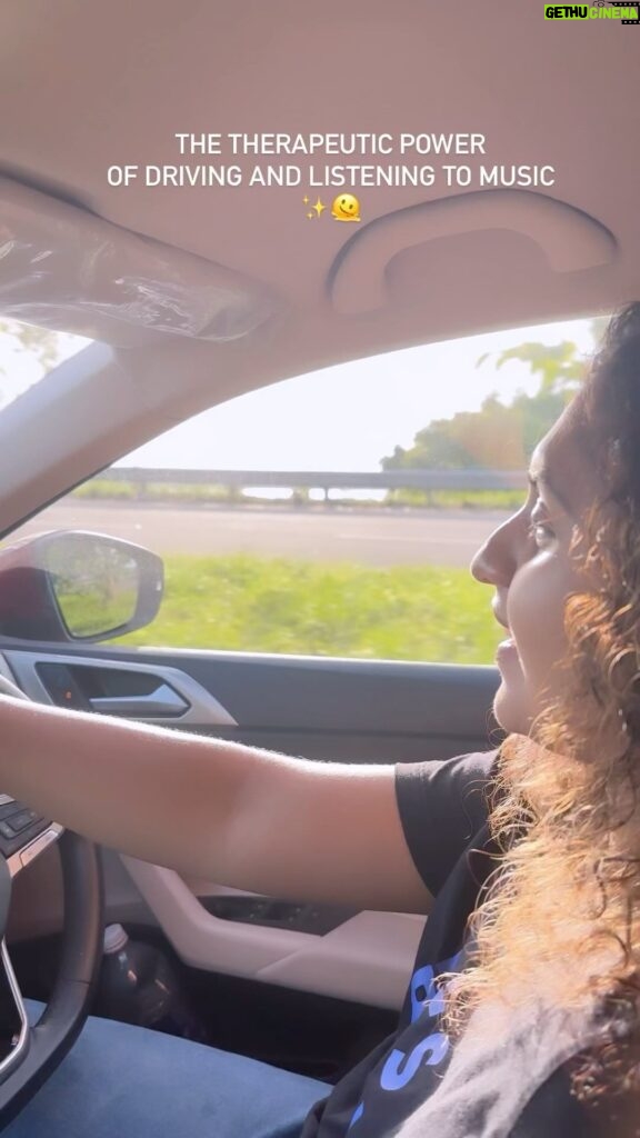 Noorin Shereef Instagram - The therapeutic power of driving and listening to music🫠✨ How many of you feel the same magic in it just like me?!