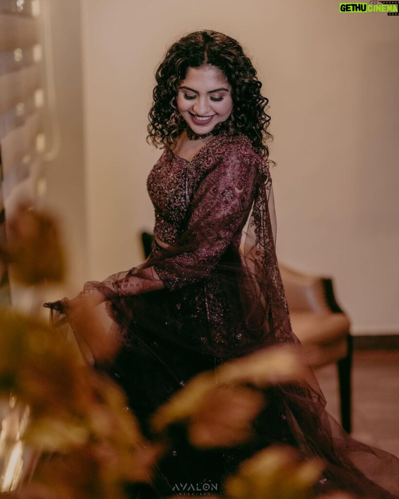 Noorin Shereef Instagram - @t.and.msignature Thankyou for creating the perfect look for my reception day ! Loved flaunting it ♥️seen here is This regal #lehenga from T&M Signature's ला नैना | La Naina Bridal Edit ‘23 Jewellery: @m.o.dsignature Photo & Video Partner : @avalonweddings Event : @decorlabevents Food & Beverages partner : @almas_weddings Groom outfit : @men_in_q_wedding Bride MUA : @theglamupstudio Groom MUA : @artist_groom_makeover_studio Mehendi : @ishqmehendi Cake : @pieceocake._ Thanksgiving gift : @evrine_co . . . To know more, Contact: 0484-4043131 or WhatsApp: +91 94002 74705 . . . . . . . . . #TandMsignature #LaNaina #NoorinShareef#tiyaneilkarikkassery