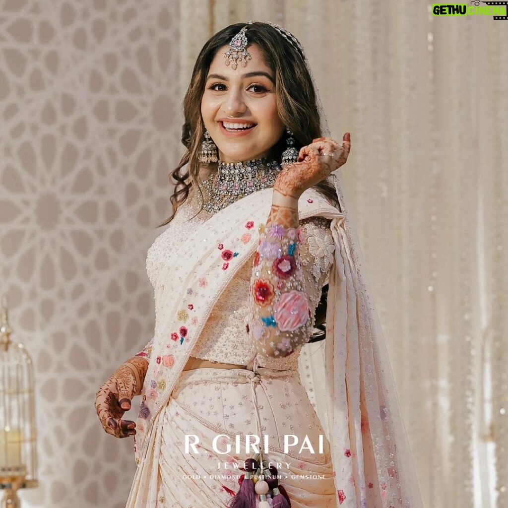 Noorin Shereef Instagram - @noorin_shereef_ captivates hearts with her bewitching allure, wearing enchanting Victorian-style antique gold jewelry from @r.giripai_jewellery on her most cherished day . . #rgp #rgiripai #jewellery #fashionjewelleryindia #jewellerydesign #style #handmadejewellery #indianjewellery #diamondjewellery #trendingreels #fashionjewellery #simple #design #diamond #uncutdiamonds #antiquediamonds #braceletcollection #templejewellery #goldjewellery #weddingjewellery #southindianjewellery