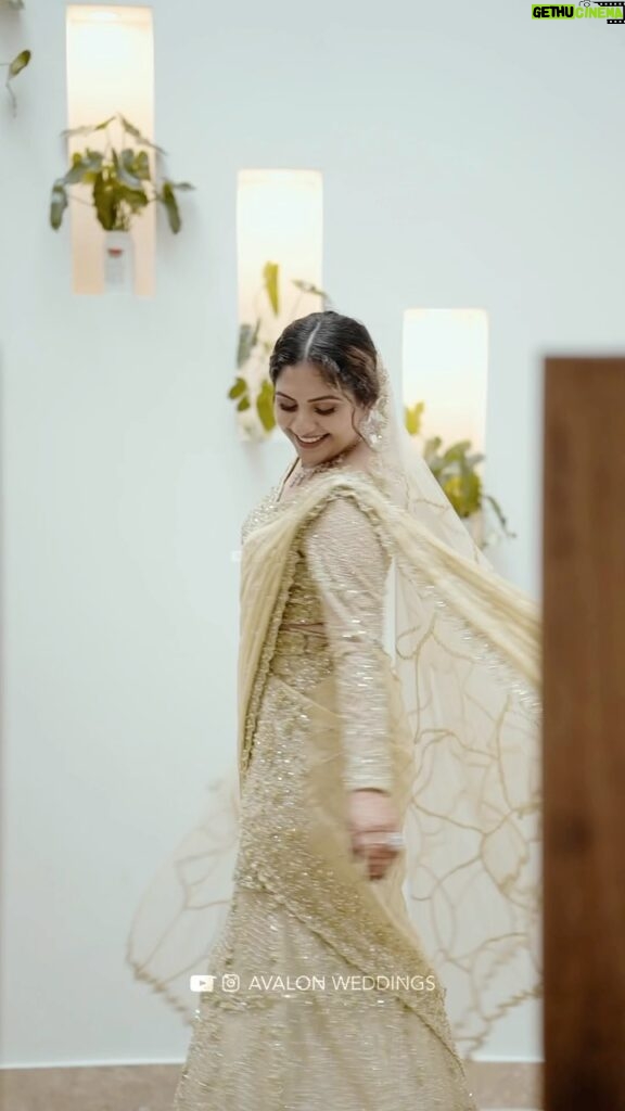 Noorin Shereef Instagram - Kalyana Thalennu special😌😍 Photo @avalonweddings Wearing @mahekdesigns Jewellery @planetjewel Mehandi @ishqmehendi