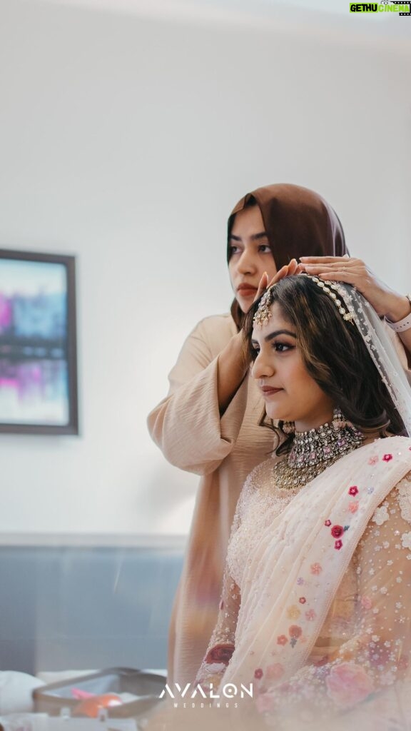 Noorin Shereef Instagram - #FahiNoor Wedding #Glammed by @theglamupstudio #Outfit @beenakannancouture #accessories @brides_of_khair #HennaArtist @ishqmehendi #Photography @avalonweddings