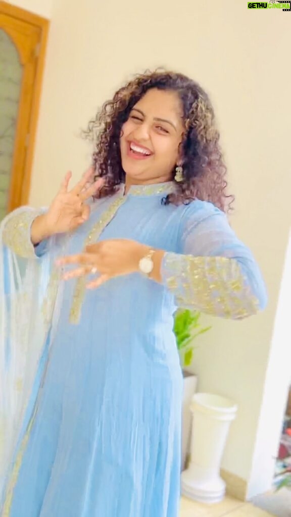 Noorin Shereef Instagram - Going with the #jhumka trend🤩 #rockyaurranikipremkahani #whatjhumka Wearing one of my Fav 🩵 from @yla_designs