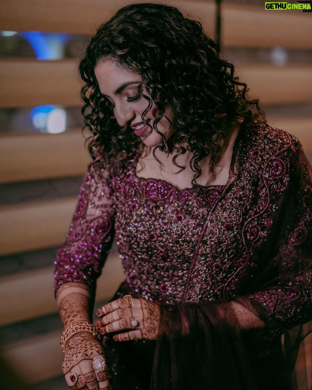Noorin Shereef Instagram - @t.and.msignature Thankyou for creating the perfect look for my reception day ! Loved flaunting it ♥️seen here is This regal #lehenga from T&M Signature's ला नैना | La Naina Bridal Edit ‘23 Jewellery: @m.o.dsignature Photo & Video Partner : @avalonweddings Event : @decorlabevents Food & Beverages partner : @almas_weddings Groom outfit : @men_in_q_wedding Bride MUA : @theglamupstudio Groom MUA : @artist_groom_makeover_studio Mehendi : @ishqmehendi Cake : @pieceocake._ Thanksgiving gift : @evrine_co . . . To know more, Contact: 0484-4043131 or WhatsApp: +91 94002 74705 . . . . . . . . . #TandMsignature #LaNaina #NoorinShareef#tiyaneilkarikkassery