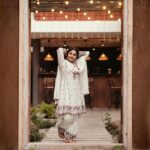 Noorin Shereef Instagram - 🍁🥀✨ . . . Photoshoot by : @ilum.xyz Location : @lanterngrove_tvm . . #noorinshereef #noorin #instagood #browns #photo