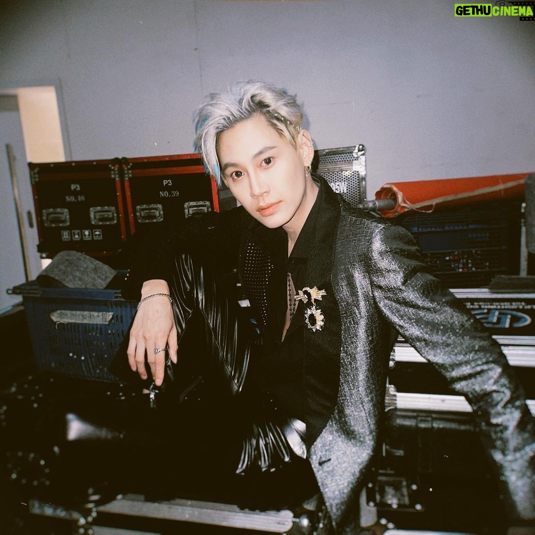 Noppanut Guntachai Instagram - 🖤🖤🖤
