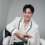 Noppanut Guntachai Instagram – นาทีนี้ต้องยกระดับขีดสุดแห่งการบำรุงผิวกระจ่างใส ไปกับ LANCÔME CLARIFIQUE DOUBLE TREATMENT ESSENCE เอสเซนส์ยอดนิยมสูตรใหม่ของลังโคม ที่เป็นมากกว่าเอสเซนส์!

โดดเด่นด้วยนวัตกรรมเอกสิทธิ์ของลังโคมที่ผสาน 2 พลังทรีทเมนส์ นำแรงบันดาลใจจากหัตถการ Peeling Treatment ที่นิยมใช้ในคลีนิก กับสุดยอดนวัตกรรม 2 เนื้อสัมผัส ประกอบด้วยเอสเซนส์สูตรน้ำเพิ่มความกระจ่างใส และเพิ่มปริมาณสารสกัดจากหน่ออ่อนต้นพีชอีก 50% (เมื่อเทียบกับสูตรเดิม) พร้อมด้วยสารสกัดเซลล์ผิว 4 ชนิดที่นิยมใช้ในคลีนิก นับเป็นครั้งแรกของวงการสกินแคร์ที่รวมไว้ครบในขั้นตอนเดียว มุ่งปฏิบัติการบน 4 ระดับชั้นผิวนอก กระชับรูขุมขน ควบคุมความมัน ผลัดผิว พร้อมกระตุ้นการสร้างผิวใหม่ 

#น้ำตบผลัดผิวglassskin
#lancomeclarifique
#DoubleTreatmentAtHome
#Lancomethailand