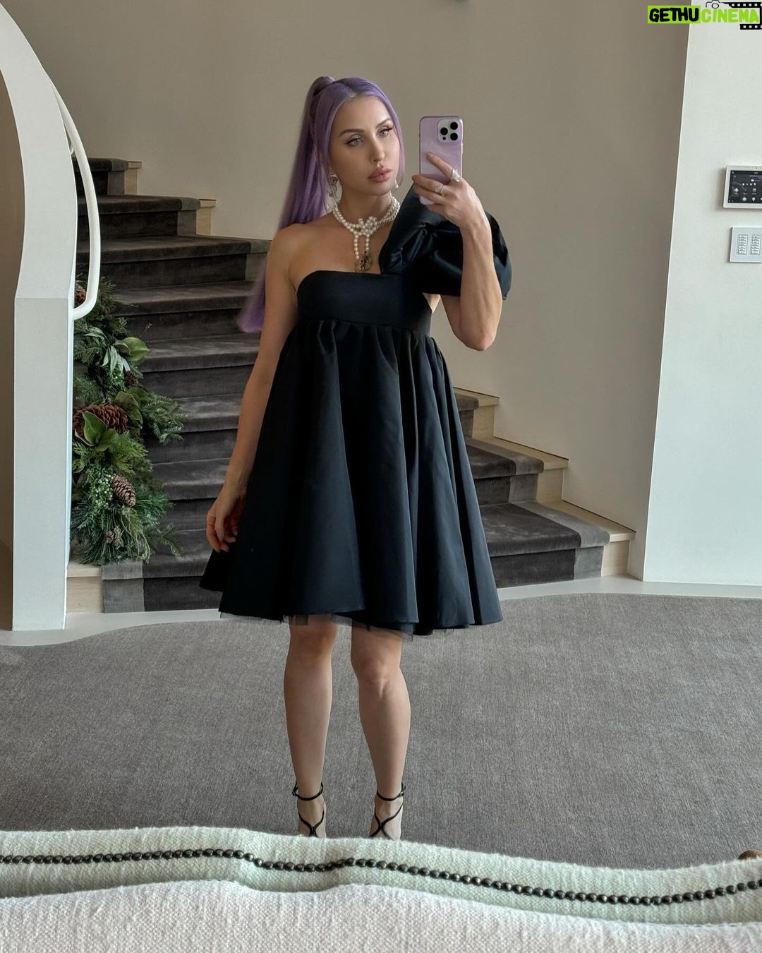 Norvina Instagram - 🎄 Day… we ate too much tbh