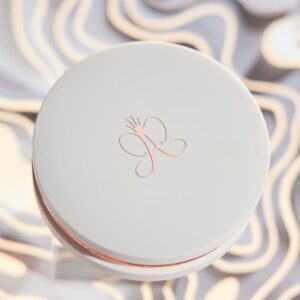 Norvina Instagram - Introducing our latest creation, Glow Seeker in shade Sun Idol As a makeup creator, my journey began with contour and glow kits. There's an enchanting feeling when you apply a glow product, and this formula is pure magic. It's like having Liquid Metal in a compact. Flawless fusion: This formula is pure magic, leaving no trace of fallout or chunkiness, just a seamless glow that becomes one with your skin #anastasiabeverlyhills