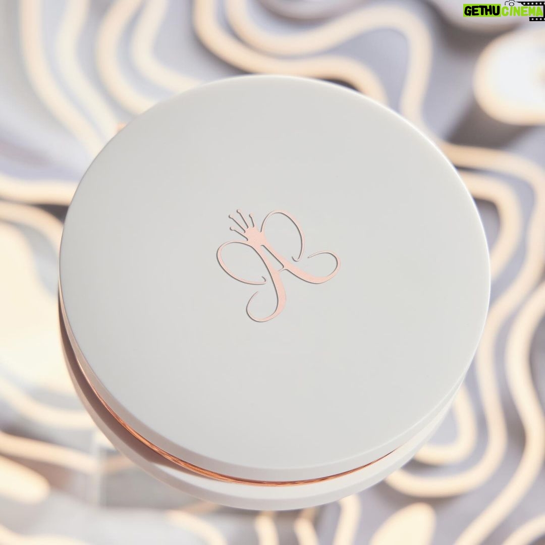 Norvina Instagram - Introducing our latest creation, Glow Seeker in shade Sun Idol As a makeup creator, my journey began with contour and glow kits. There's an enchanting feeling when you apply a glow product, and this formula is pure magic. It's like having Liquid Metal in a compact. Flawless fusion: This formula is pure magic, leaving no trace of fallout or chunkiness, just a seamless glow that becomes one with your skin #anastasiabeverlyhills