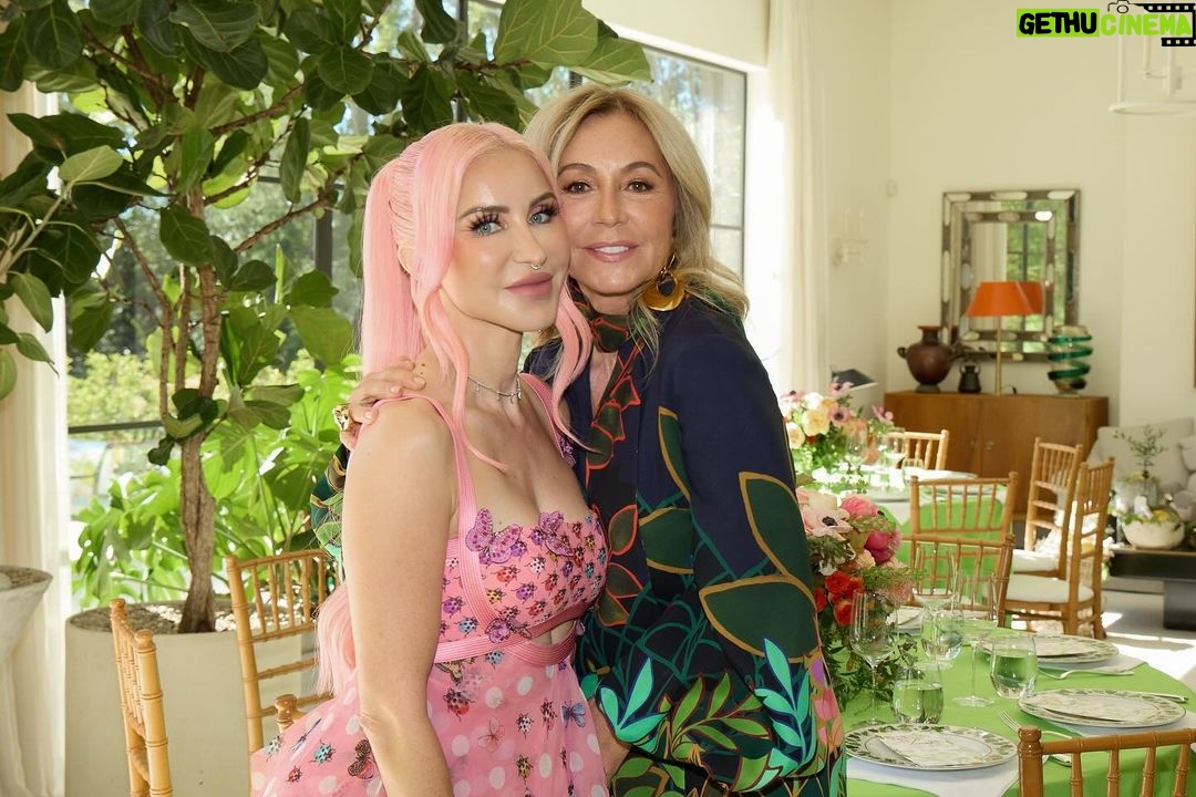 Norvina Instagram - ❤️ A day with women founders and friends. @anastasiabeverlyhills @toty @rhode @republicaskin @honest @roseinc @thefootcloud @parishiltonfragrances @goop @nezcare @skkn @drinkag1 @meaningfulbeauty @dianamadisonbeauty @saintsupplyco @dundasworld @thetappingsolution