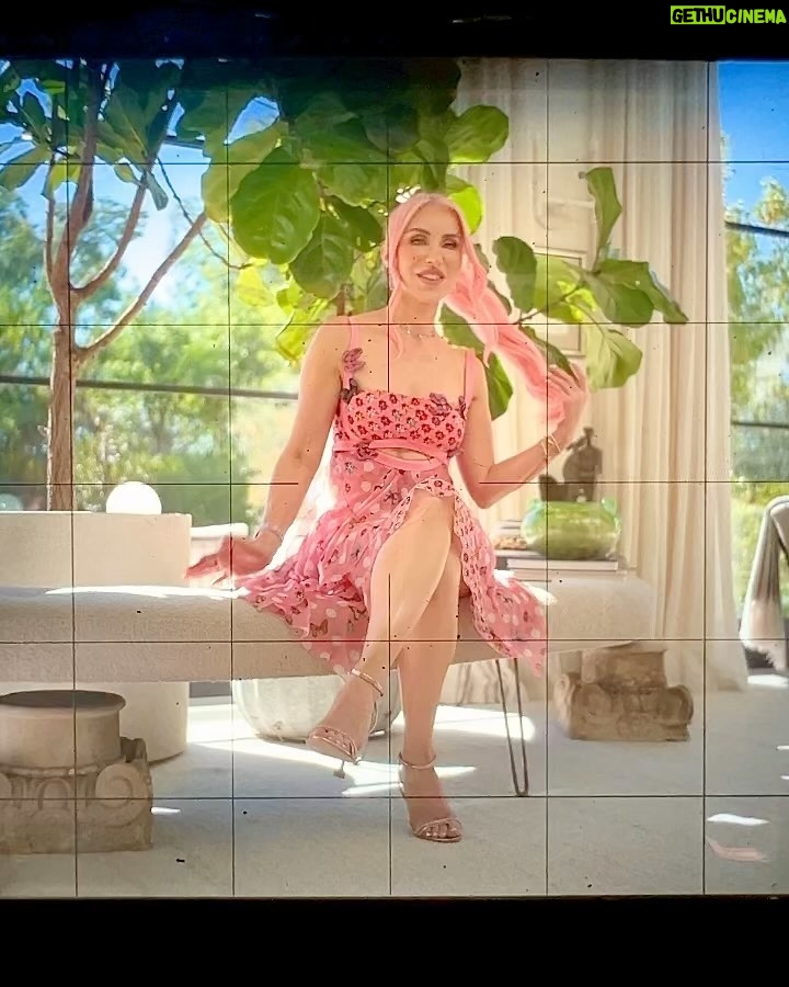 Norvina Instagram - When you think it’s photos but they’re taking a video