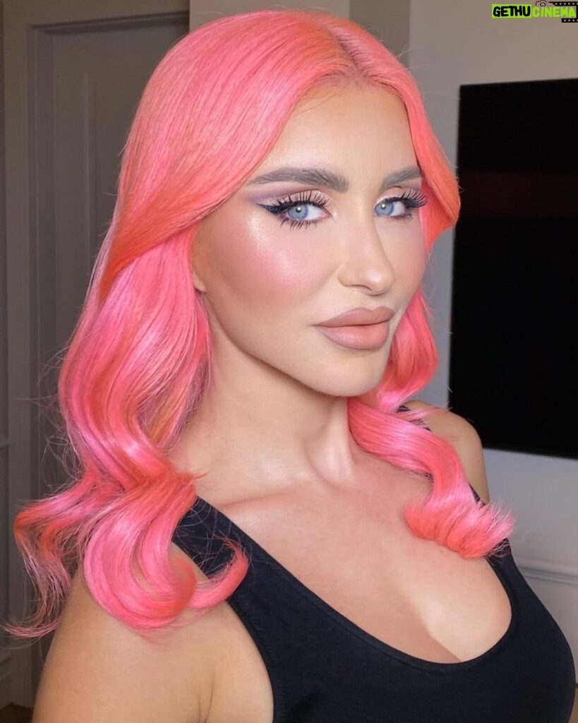 Norvina Instagram - Thank you for my glam @claudianeacsu 😘love you! Hair @eliza.tanasie
