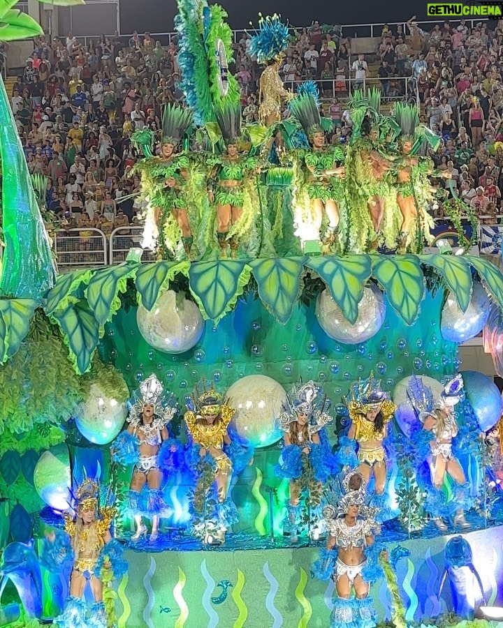 Norvina Instagram - What a surreal experience Carnival in Rio π§π· swipe left to see a few of the presentations from Rio schools. The creativity, the music, the colors π @anastasiabeverlyhills and @norvinacosmetics were the makeup sponsor at @nossocamarote all thanks to @sephorabrasil π I never get bummed going home after a trip, but this time it was different. Canβt wait to go back #anastasiabeverlyhills #norvinacosmetics #norvina