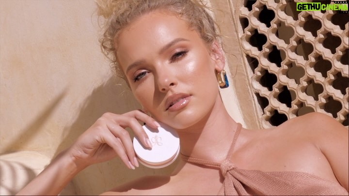Norvina Instagram - Forever summer with Sun Idol Glow Seeker highlighter by @anastasiabeverlyhills