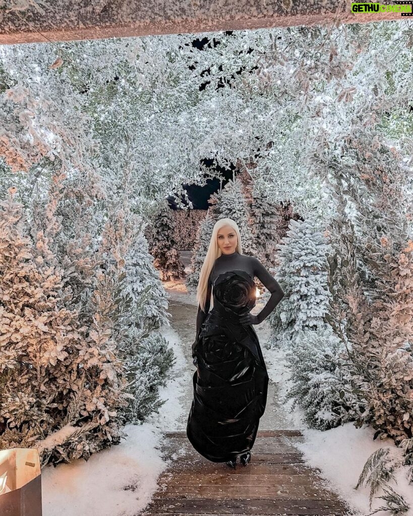 Norvina Instagram - A gorgeous night in a winter wonderland 🎄