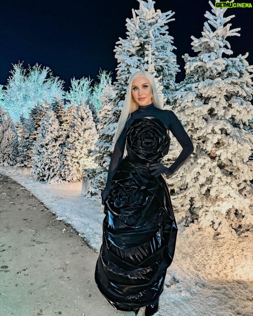Norvina Instagram - A gorgeous night in a winter wonderland 🎄