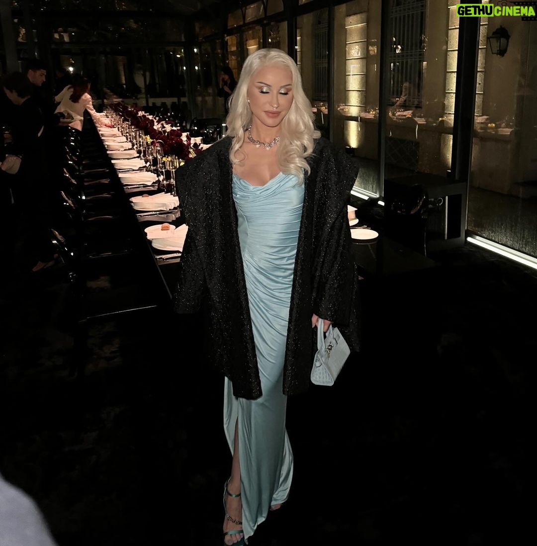 Norvina Instagram - A beautiful evening with @versace ⭐️ #versace