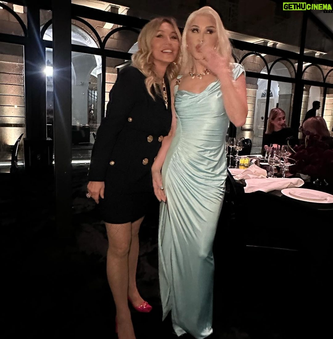 Norvina Instagram - A beautiful evening with @versace ⭐️ #versace