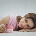 Nour Instagram – Shine bright with Neutorgena Bright Boost line, which gives
your skin that perfect glow! Bright boost will boost your skin’s
natural renewal process by 10 times for healthy-looking
brighter skin. We can’t wait for you to try them!
تألقي بإشراقة مجموعة برایت بوست اللي بتمنح بشرتك إشراقة مثالیة مالھاش زي!
برایت بوست یجدد خلایا البشرة 10 مرات أكثر لبشرة صحیة وأكثر إشراقة!
متحمسین تجربیھم!
#Neutrogena
#BrightBoost