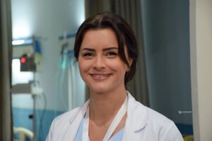 Nour Instagram - ‏حبيتوا شخصية الدكتورة ملك؟ 👩🏻‍⚕️

#ضل_راجل