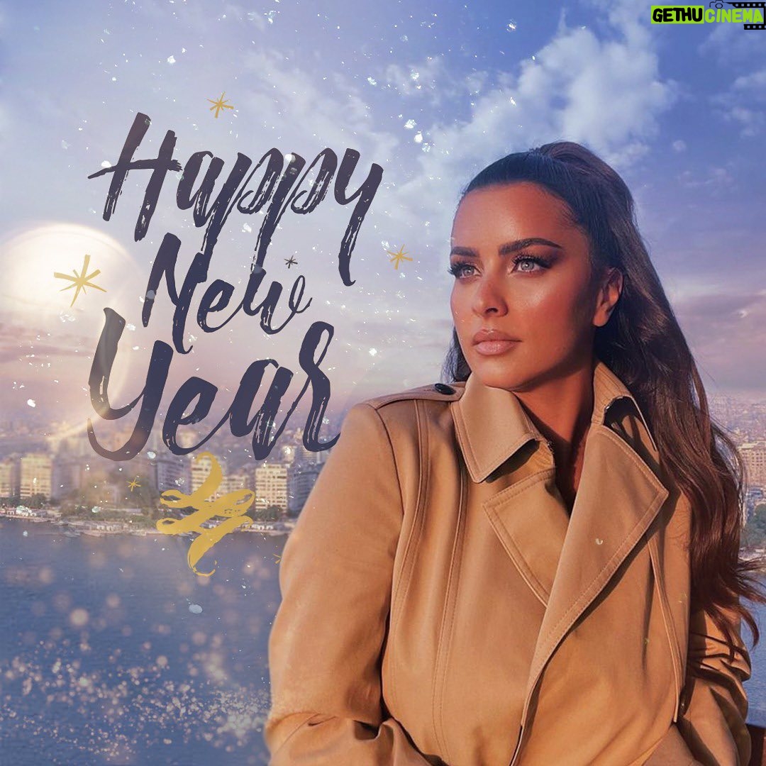 Nour Instagram - سنة سعيدة عليكم كلكم يا رب يديكم الصحة والستر وراحة البال والسعادة الحقيقية، وأحلامكم كلها تتحقق في ٢٠٢٢ ❤️