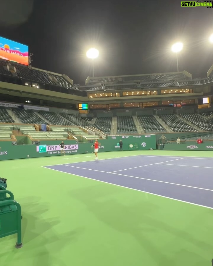 Novak Djokovic Instagram - Last time I played on this beautiful court it was 2019. Feels like it was yesterday. Amazing to be back at #TennisParadise 😃 can’t wait for tournament to start! Let’s go 💪➡️🎾 #idemooo Indian Wells Tennis Garden