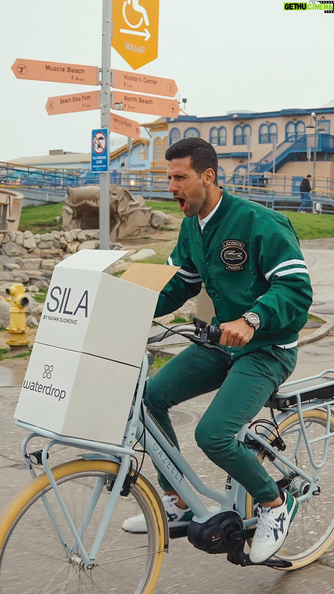 Novak Djokovic Instagram - Thirsty for a game-changer? 💧 Watch as Novak delivers hydration in the streets of LA: SILA x waterdrop® is officially here. Serving up tasty hydration in 3 new flavors, because staying hydrated is crucial for great performance. Grab yours now! @djokernole @livesilabynovak #drinkmorewater