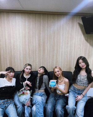 Noze Instagram - 💙
먼저 모든 팬 여러분, PD님, 작가님, 대표님, 스태프언니 동생들 그리고 웨이비, 스우파 댄서분들 많이 감사하고 사랑합니다🤍

잘 이끌어주신 덕분에 너무나도 벅찬 순간을 기록할 수 있었습니다 🤍

끝이 아니라 이제 시작이다!!