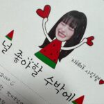 Noze Instagram - Good bye 2021 아직도 다름없이 평범한 제가 이토록 사랑을 받은, 잊지 못할 한 해. 아직은 서툴고 성숙해지자 다짐해도 매번 어려운 것 투성인데 너무나 과분한 사랑을 받아 하루하루가 신기해요 감사하고 사랑합니다
