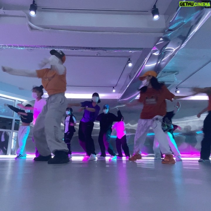 Noze Instagram - 와주신 분들 감사합니다🥰 📍 @7hillsdancestudio 👩👧👧 @wayb_intheseoul . . #7hills #wayb #moneyshot #choreo #hiphopchoreo #dancevideo #hiphopmusic #hiphopdance #hiphop
