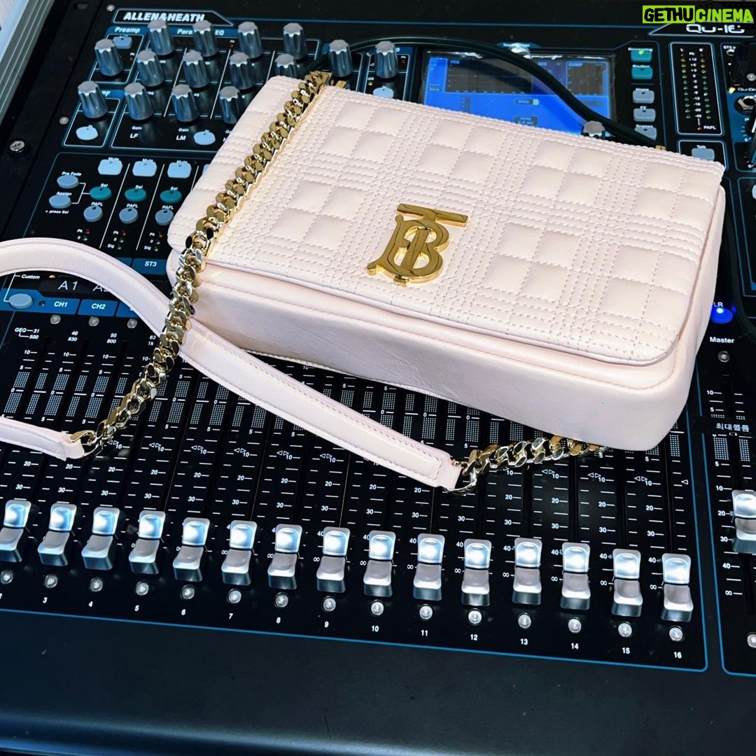 Noze - 740.5K Likes - Summer is hereš¤#TheLolaBag #Burberry #ad