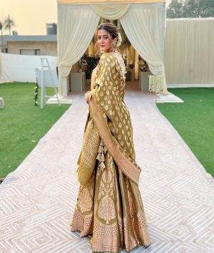 Nupur Sanon Instagram - Legit Banno ki Saheli 🔥👱🏻‍♀️

•

Outfit- @warpnweftbysagrikarai 
Jewellery- @koharbykanika @ruhbyruchitandon 
Styled by - @sukritigrover 
Styling Team- @vanigupta.23 @bitofbash @naishasinghvi