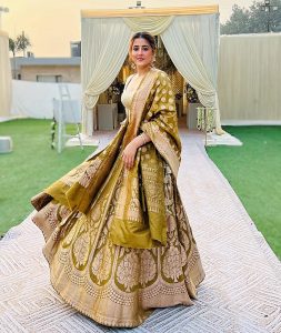 Nupur Sanon Instagram - Legit Banno ki Saheli 🔥👱🏻‍♀️ • Outfit- @warpnweftbysagrikarai Jewellery- @koharbykanika @ruhbyruchitandon Styled by - @sukritigrover Styling Team- @vanigupta.23 @bitofbash @naishasinghvi