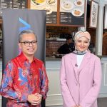 Nur Fazura Instagram - Saksikan episod pertama “Ini Kopi Kita”- Sembang Anak Malaysia bersama Faz dan YB Tuan Ahmad Fahmi Mohamed Fadzil @fahmifadzil.1 , Menteri Komunikasi Malaysia pada 19 Februari jam 10:30 pagi di JapenTV. Terima kasih buat semua warga Universiti Putra Malaysia Serdang yang cukup ramah dan hidangan kppi sedap dari @richiamocoffee ☕️✨ Universiti Putra Malaysia (UPM), Serdang