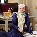 Nur Fazura Instagram - Memperkenalkan PERSONA FLORIA, koleksi terbaru dari Tudung FAZURA dengan 10 pilihan yang bermotifkan bunga-bungaan. Antara bunya-bunga yang terpilih dari warna yang soft and dreamy, Persona Floria hadir untuk memenuhi cita rasa semua fashionistas diluar sana. Darlings tak payah pening nak mix and match, sebab semua warna ni on point for any occasion. Design kali ni sesuai sangat di pakai untuk santai-santai juga.✨ Darlings boleh dapatkan koleksi Persona Floria pada 23.02.2024 dan preorder dari beloved @fazurabesties dan agen kami! 🥰 @mytudungfazura ✨ #TudungFAZURA #TFPinkLabel #PinkLabel #MilikSemua #FAZURA #fazuralovers #KoleksiIPERSONAFLORIA #tudungfazurapersonafloria Make up : @deq_yan Hijab styling : @syiratiqah Styled by @pejoyyahaya Attire : @fazbulouscom by Fazura Idea and Execution by #TeamFAZURA