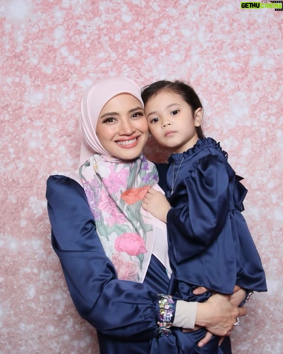 Nur Fazura Instagram - My babygirl Nur Fatima Aisya at #FazbulousRaya2024 💖✨💐 @fattahaminz