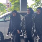 Nur Fazura Instagram - #masyaAllahtabarakAllah.. Syukur sekali Faz dikurniakan kelapangan bersama Srikandi @nurhelizahelmi , Srikandi @hazwanihelmi dan Tok Gajah @wanhanafisu3 untuk bertemu semua wajah-wajah penuh senyuman di Kuala Terengganu semalam. Kami berkesempatan ke Paragon Cinemas di KTCC Mall di waktu petang dan sekali lagi di LFS Cinemas, PB Sentral pada sebelah malam. Terima kasih kepada semua yang menonton filem #PENDEKARAWANG dan memberi sokongan yang cukup positif! Bahang semangat #DemiTanahTumpahnyaDarahku amat terasa di mana-mana saja Faz pergi saat bertanya tentang filem ini! Teruskan sama-sama kita menghayati kisah sejarah nenek moyang kita! Bangkit!!! 🔥🔥🔥🇲🇾🇲🇾🇲🇾 @studiokembara