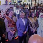 Nur Fazura Instagram - TAYANGAN PERDANA PENDEKAR AWANG Darah Indera Gajah. Merafak sembah dan Menjunjung Kasih Kebawah Duli Yang Maha Mulia Seri Paduka Baginda Al-Sultan Abdullah Ri’ayatuddin Al-Mustafa Billah Shah ibni Almarhum Sultan Haji Ahmad Shah Al-Musta’in Billah atau Al-Sultan Abdullah atas limpah perkenan mencemar duli ke Tayangan Perdana filem #PENDEKARAWANG . Patik, sebagai anak kelahiran Pahang amat berbesar hati dengan kehadiran Tuanku Sultan bagi meraikan filem bersejarah ini. 🙏🏼❤️ Terima kasih buat @studiokembara , kedua pengarah @areelabubakar dan sahabat saya, Reza @actionflofilms khususnya atas kepercayaan bagi menjayakan filem ini. Penghargaan tinggi diberikan buat suami saya @fattahaminz , keseluruhan para pelakon dan team produksi yang sama-sama berjuang bagi menghasilkan kisah hebat penuh semangat juang ini. Saksikan #PENDEKARAWANG di pawagam pada 11 Januari 2024. 🏹🔥 🎥: @bangsawanpictures