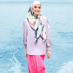 Nur Fazura Instagram - Koleksi pertama tahun 2024 Tudung FAZURA didatangkan dalam pelbagai warna dengan corak abstrak, terbuka kepada pelbagai interpretasi individu. Sepuluh rekaan corak menarik dalam koleksi INSPIRASEA ini, setiap satunya memaparkan keunikan tersendiri yang akan menjadi inspirasi dalam melakar lembaran baharu tahun ini. Feminin, elegan dan yakin dengan diri sendiri, dapatkan INSPIRASEA dari Tudung FAZURA.💖✨ @mytudungfazura #TudungFAZURA #TFWhiteLabel #WhiteLabel #MilikSemua #FAZURA #fazuralovers #KoleksiINSPIRASEA #tudungfazurainspirasea Make up by @deq_yan Hijab styling by @syiratiqah Wardrobe by @pejoyyahaya Idea and Photography by #TeamFAZURA