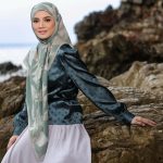 Nur Fazura Instagram - Koleksi pertama tahun 2024 Tudung FAZURA didatangkan dalam pelbagai warna dengan corak abstrak, terbuka kepada pelbagai interpretasi individu. Sepuluh rekaan corak menarik dalam koleksi INSPIRASEA ini, setiap satunya memaparkan keunikan tersendiri yang akan menjadi inspirasi dalam melakar lembaran baharu tahun ini. Feminin, elegan dan yakin dengan diri sendiri, dapatkan INSPIRASEA dari Tudung FAZURA.💖✨ @mytudungfazura #TudungFAZURA #TFWhiteLabel #WhiteLabel #MilikSemua #FAZURA #fazuralovers #KoleksiINSPIRASEA #tudungfazurainspirasea Make up by @deq_yan Hijab styling by @syiratiqah Wardrobe by @pejoyyahaya Idea and Photography by #TeamFAZURA