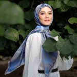 Nur Fazura Instagram - Koleksi pertama tahun 2024 Tudung FAZURA didatangkan dalam pelbagai warna dengan corak abstrak, terbuka kepada pelbagai interpretasi individu. Sepuluh rekaan corak menarik dalam koleksi INSPIRASEA ini, setiap satunya memaparkan keunikan tersendiri yang akan menjadi inspirasi dalam melakar lembaran baharu tahun ini. Feminin, elegan dan yakin dengan diri sendiri, dapatkan INSPIRASEA dari Tudung FAZURA.💖✨ @mytudungfazura #TudungFAZURA #TFWhiteLabel #WhiteLabel #MilikSemua #FAZURA #fazuralovers #KoleksiINSPIRASEA #tudungfazurainspirasea Make up by @deq_yan Hijab styling by @syiratiqah Wardrobe by @pejoyyahaya Idea and Photography by #TeamFAZURA