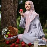 Nur Fazura Instagram - ✨RONA PETERANA✨ TUDUNG FAZURA KOLEKSI RONA PETERANA Koleksi Tudung FAZURA White Label kali ini dinamakan “Rona Peterana”, dimana ianya memberi sentuhan berbeza untuk sambutan Aidilfitri yang bakal menjelang tiba. Didatangkan dengan 10 corak abstrak dan geometri moden serta motif yang unik, sempurna untuk digayakan bersama busana lebaran anda. Tampil cantik bergaya dengan koleksi yang eksklusif dan elegan, menghiasi penampilan ”OOTD” anda di momen istimewa pada Hari Raya nanti. Didatangkan dengan 10 warna-warna yang eksklusif, koleksi ini juga sesuai digayakan oleh wanita bekerjaya masa kini. 🧕 You can find more information on the Rona Peterana collection from our Website: www.fazura.com Download App : FAZURA ShopeeMall: FazuraOfficialStore Visit our physical stores to try and get a closer look on RONA PETERANA collection at.. FAZURA Boutiques: ✨Sunway Putra Mall, Lot G31 (KL) ✨The Curve Shopping Mall, Lot 147B (PJ) ✨Ipoh Parade, Lot F-10 (Perak) ✨Aman Central, Lot 3-47 (Kedah) ✨East Coast Mall, L1-21 (Kuantan, Pahang) Mini Stores: ✨SOGO KL (Level 3) ✨SOGO i-City Shah Alam (Ground Floor) Micro Store: ✨Suria KLCC (PushCart) Pop-Up Store: ✨Komtar JBCC (Johor Bahru) Boleh juga dapatkan koleksi ✨RONA PETERANA✨ melalui @fazurabesties yang berdaftar ! !! Disebabkan oleh pencahayaan fotografi dan peranti berbeza yang digunakan untuk melihat produk yang dipaparkan, warna yang anda lihat mungkin berbeza sedikit daripada warna sebenar produk. #TudungFAZURA #TFWhiteLabel #WhiteLabel #MilikSemua #FAZURA #tudungFAZURARONAPETERANA #fazuralovers #tudungfazuraronpeterana