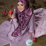 Nur Fazura Instagram - ✨RONA PETERANA✨ TUDUNG FAZURA KOLEKSI RONA PETERANA Koleksi Tudung FAZURA White Label kali ini dinamakan “Rona Peterana”, dimana ianya memberi sentuhan berbeza untuk sambutan Aidilfitri yang bakal menjelang tiba. Didatangkan dengan 10 corak abstrak dan geometri moden serta motif yang unik, sempurna untuk digayakan bersama busana lebaran anda. Tampil cantik bergaya dengan koleksi yang eksklusif dan elegan, menghiasi penampilan ”OOTD” anda di momen istimewa pada Hari Raya nanti. Didatangkan dengan 10 warna-warna yang eksklusif, koleksi ini juga sesuai digayakan oleh wanita bekerjaya masa kini. 🧕 You can find more information on the Rona Peterana collection from our Website: www.fazura.com Download App : FAZURA ShopeeMall: FazuraOfficialStore Visit our physical stores to try and get a closer look on RONA PETERANA collection at.. FAZURA Boutiques: ✨Sunway Putra Mall, Lot G31 (KL) ✨The Curve Shopping Mall, Lot 147B (PJ) ✨Ipoh Parade, Lot F-10 (Perak) ✨Aman Central, Lot 3-47 (Kedah) ✨East Coast Mall, L1-21 (Kuantan, Pahang) Mini Stores: ✨SOGO KL (Level 3) ✨SOGO i-City Shah Alam (Ground Floor) Micro Store: ✨Suria KLCC (PushCart) Pop-Up Store: ✨Komtar JBCC (Johor Bahru) Boleh juga dapatkan koleksi ✨RONA PETERANA✨ melalui @fazurabesties yang berdaftar ! !! Disebabkan oleh pencahayaan fotografi dan peranti berbeza yang digunakan untuk melihat produk yang dipaparkan, warna yang anda lihat mungkin berbeza sedikit daripada warna sebenar produk. #TudungFAZURA #TFWhiteLabel #WhiteLabel #MilikSemua #FAZURA #tudungFAZURARONAPETERANA #fazuralovers #tudungfazuraronpeterana