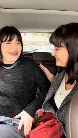 Nurgül Yeşilçay Instagram - 🤰Merhaba!Son hamile bükücü geldi🤪 Gonca niye gitti anlamadım😂
🤰Benim gibi olan eşini dostunu aşaya gammazlayabilirsin🤓
🤰Unuttuğum hurafe varsa da yazın diğer hamileleri de darlayalım beraber 🤓