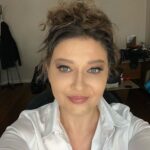 Nurgül Yeşilçay Instagram – 👉kadınlık hallerimizi doya doya yaşayacağımız
👉üzerimizdeki mahalle baskısının kalktığı nice #8mart lara
👉KAYIPSIZ,hep beraber, mutlu mesut yaşayacağımız günlere
👉Ahlam kesenlerimiz az olsun şekerim😉 
#8martdünyakadınlargünü müz kutlu olsun
#womansday