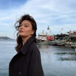 Nurgül Yeşilçay Instagram – Şu pandemi bi bitsin eve girersem noolıyım🤯 sokakların,denizin kenarının güzelliğine bak❤️
Peki sen? Şu pandemi bi bitsin…
