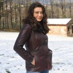 Nurgül Yeşilçay Instagram – Eskişehir de üniversitede okurken o kdr güzel kar yağardı ki!Yağmazdı da yere konardı sanki! Böyle kocaman kocaman!Hava sıcacık olurdu yağarken! Keşke öyle yağsa di mi ama🙏❄️☃️ 
📸 @yigitdanaci