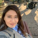 Nurgül Yeşilçay Instagram – Biri bizi gözetliyor🤩 #set #kefaret #kamera #movie Yoğurtçu Parkı