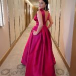 Nurgül Yeşilçay Instagram – Özbekistan’a beni pamuk elleriyle gönderen sevgili ekibim🥰💖💖💖
#taşkentfilmfestivali 
Elbise: @nihanpeker
Mücevher: @the_ninon
Styling: @itsardagurdal
💖💖💖 Tashkent, Uzbekistan