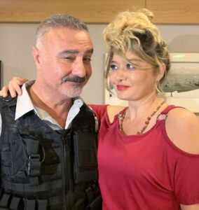 Nurgül Yeşilçay Instagram - Menekşe Abla nızla tanışın çabuk ❤️ Adem Komser le de tanışın🖤 @mcengizbozkurt #kimbuaile
